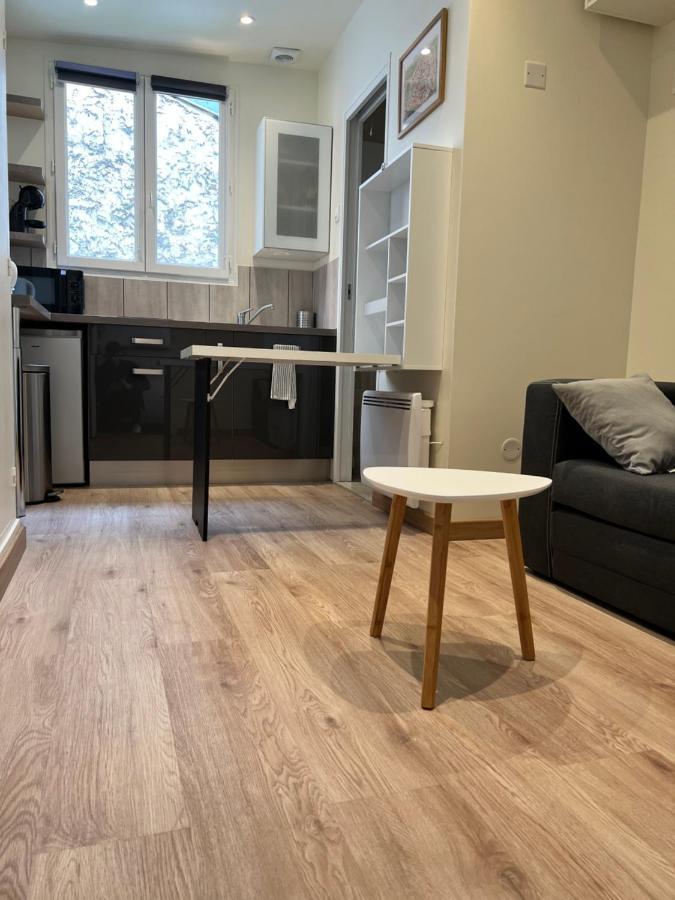 Appartement Studio Neuf Entierement Equipe Et Bien Situe. *